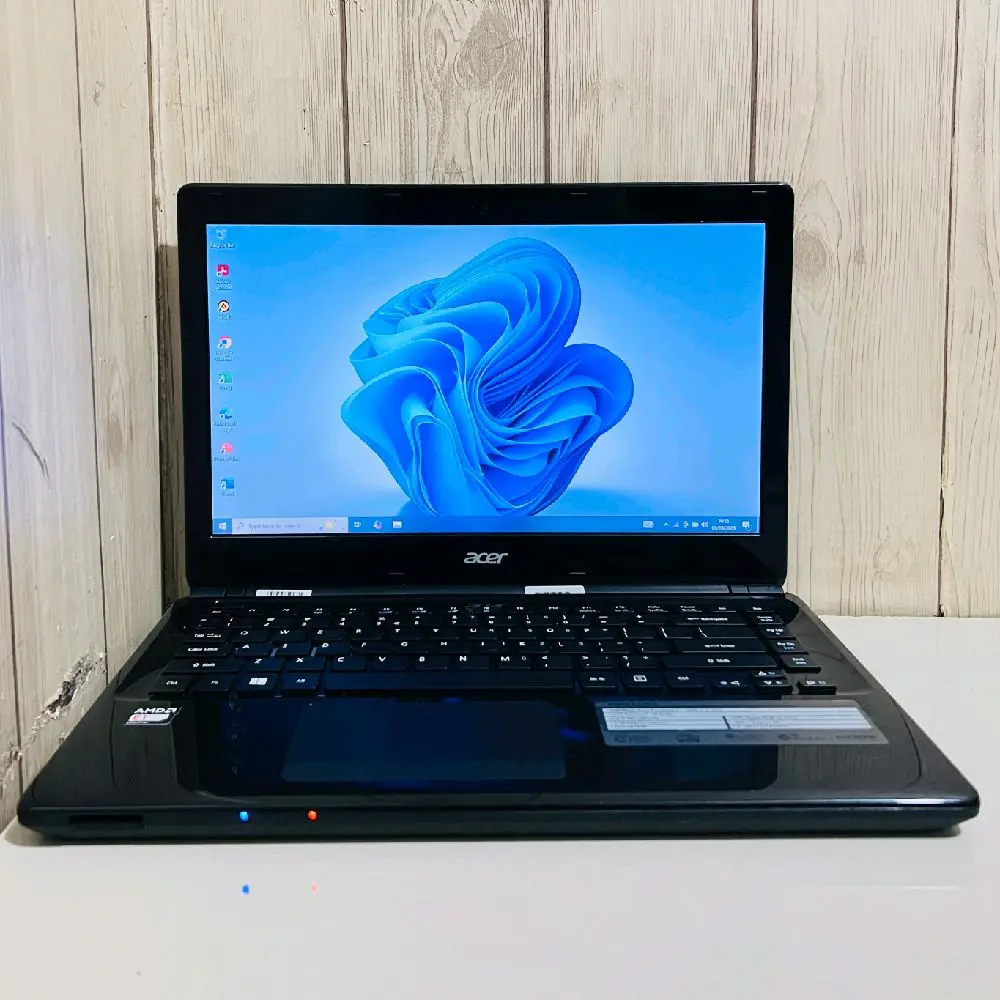 Laptop Acer E1 322 AMD E1 Ram 4gb Ssd 256gb siap pakai